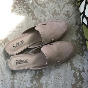 NWOT Catherine Malandrino Suede Nude Mules New!!